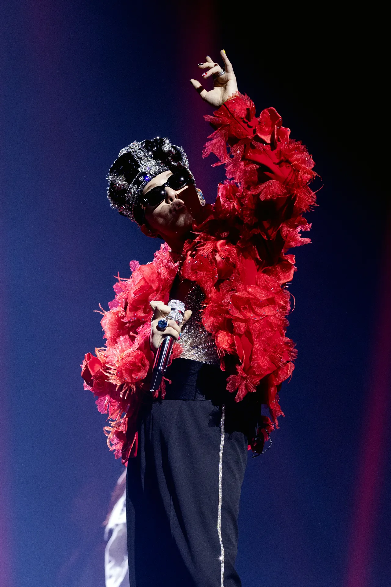 GD天王降临，走到艺人席时，后辈陷入疯狂。翻摄MMA X