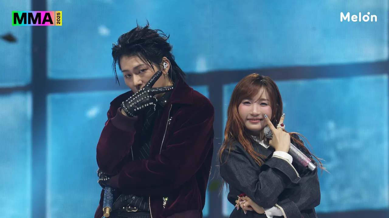 ZICO（左）、ikura跨界合唱。翻摄YouTube