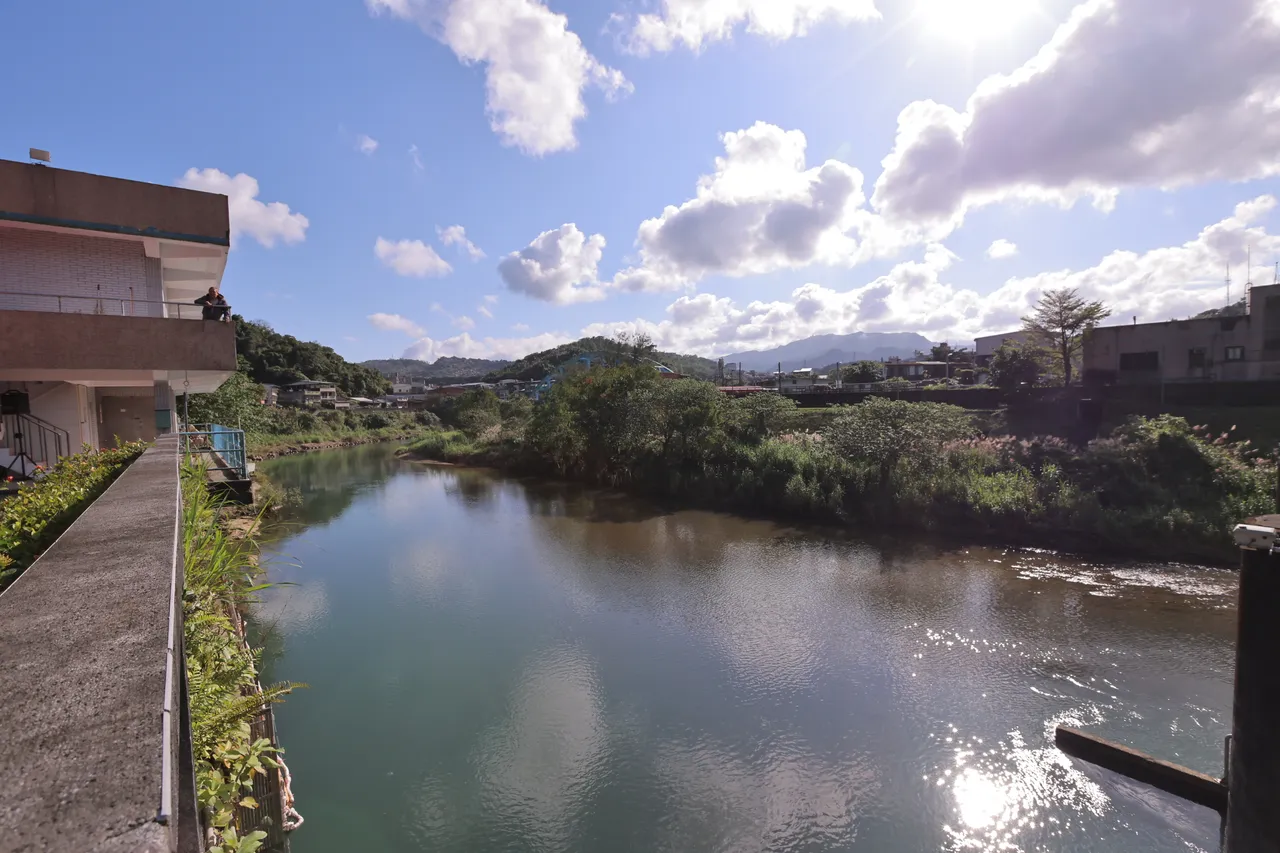 环境部抽检水质后确认无异状，目前八堵抽水站已复抽。翻摄照片