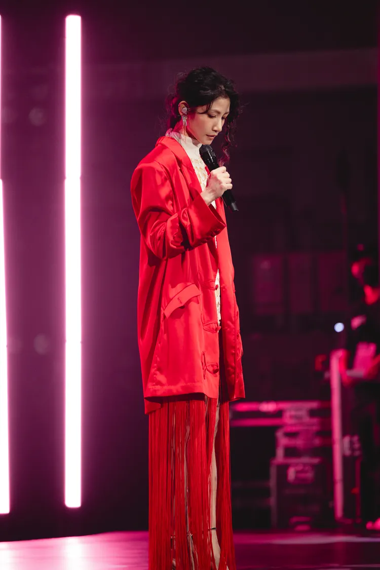 李千娜緊張到腿軟、站不穩。寬宏藝術x環球音樂提供