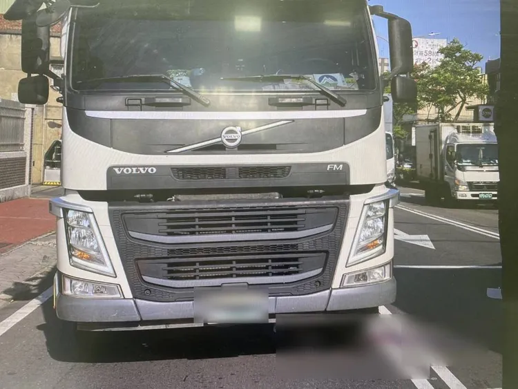 肇事駕駛表示並未看到女騎士。翻攝畫面