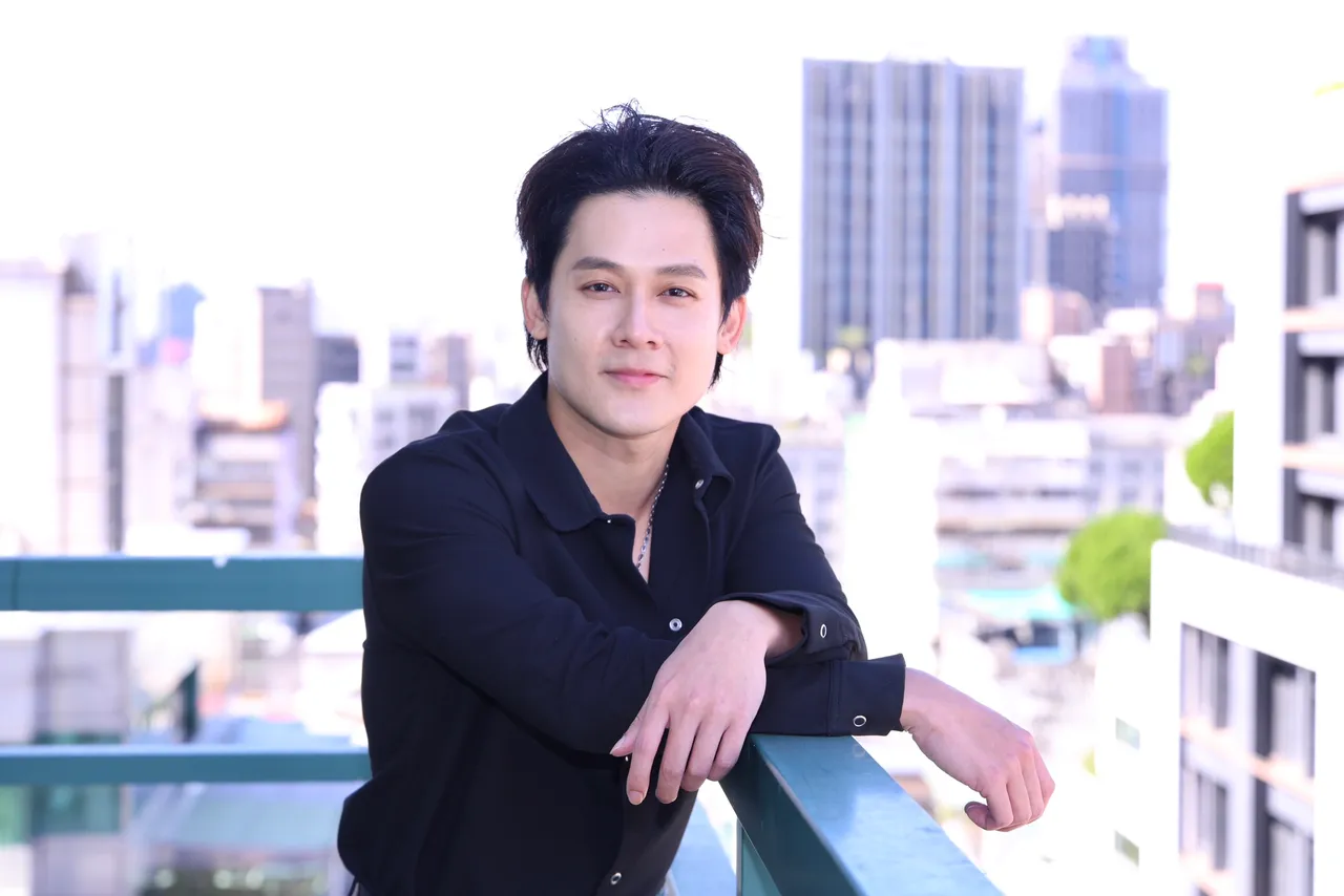 许瑞奇化身变装皇后。庄宗达摄