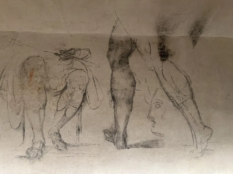 米開朗基羅秘密房間內許多壁畫是雕像局部特寫，藝術史學家認為，米開朗基羅很可能在隱居時期，一邊勾勒未來的創作計畫。 中央社