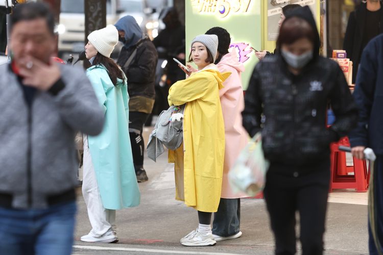 冷暖亂流輪番上陣！今天最冷14°C　週末秒回暖27°C