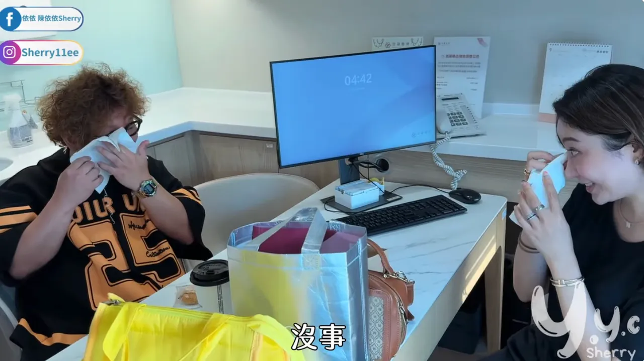 纳豆、依依收到怀孕消息都忍不住泪崩。翻摄YYC陈依依YT