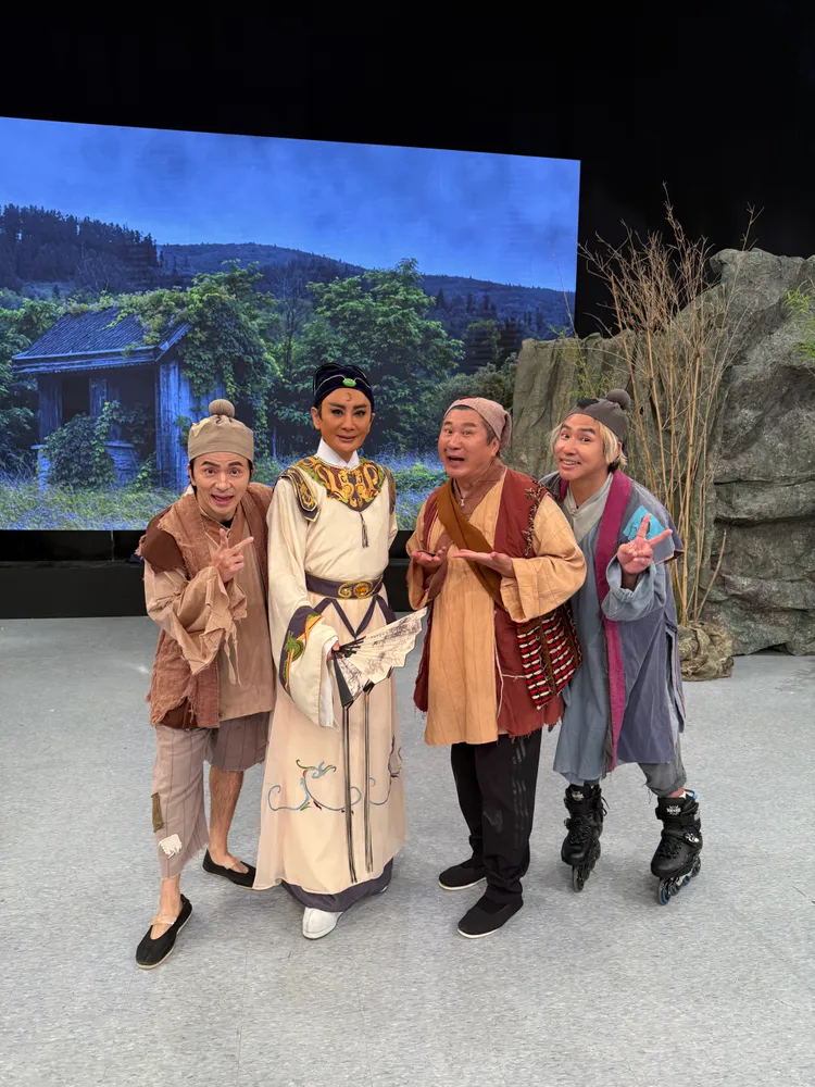 陳亞蘭（左二）率領唐從聖（左起）、胡瓜、歐漢聲組成的「最散仙辦案三人組」。華視提供