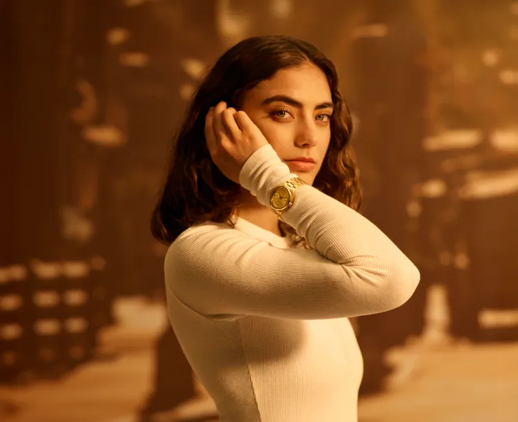 「PRC 100 Solar 太陽能腕錶」搭載Lightmaster太陽能技術，並以十二邊形錶圈與俐落放射狀太陽紋錶盤。品牌提供