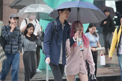 明日東北季風增強　氣溫下探 12°C　迎風面濕涼轉雨