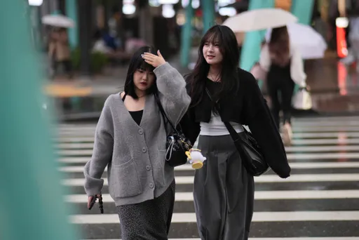 明日東北季風增強　低溫下探 12°C　迎風面濕涼轉雨