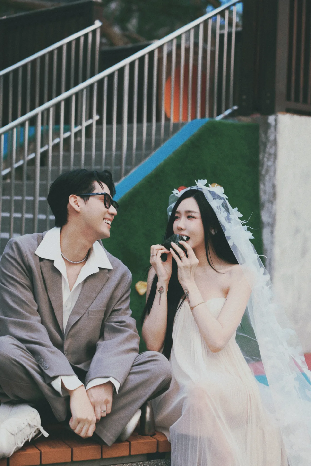 许允乐二度踏入婚姻，甜嫁李玉玺。晴空鸟提供