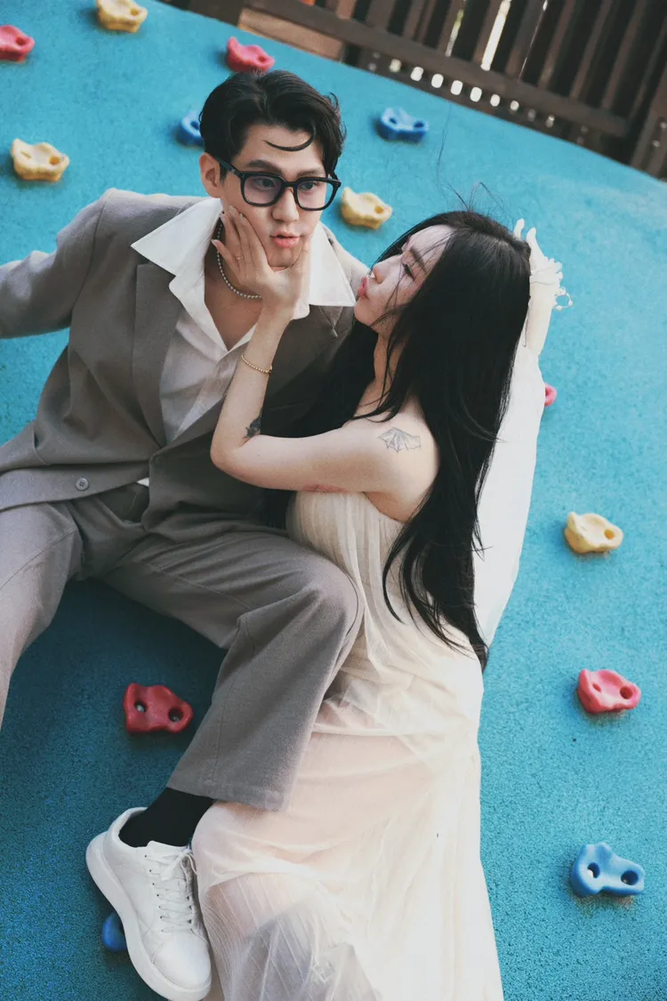 許允樂與李玉璽俏皮的婚紗照。晴空鳥提供