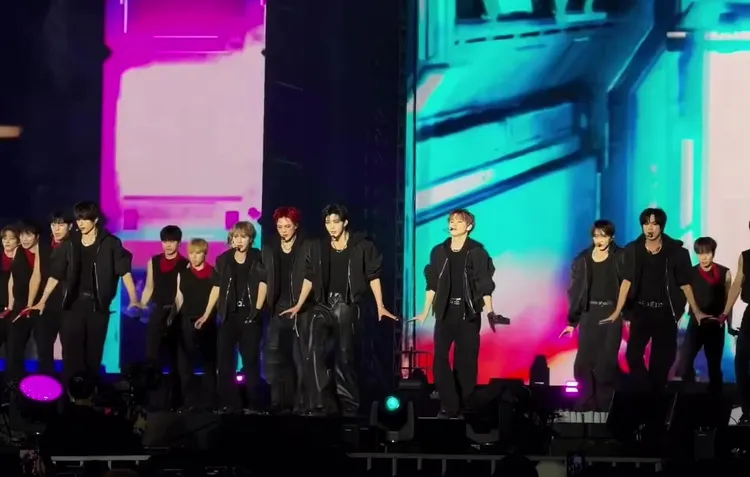 NCT DREAM以黑色勁裝開場。翻攝NCT DREAM IG