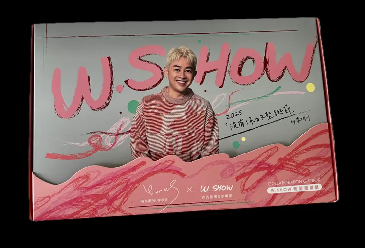 W.SHOW「明星面膜組」內含4片全效保濕面膜與4片薰衣草夜眠面膜，799元。品牌提供