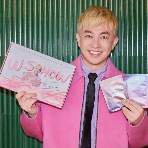 W.SHOW與造型師李明川攜手，推出今年壓軸的限定驚喜「明星面膜組」禮盒。品牌提供