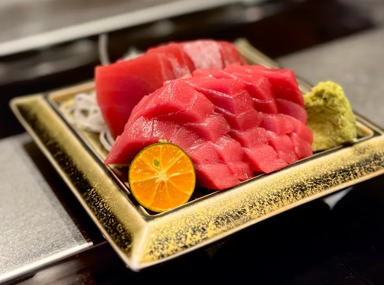 長浜魚屋期間限定單點「黑鮪魚盛合」198元。豊漁餐飲集團提供