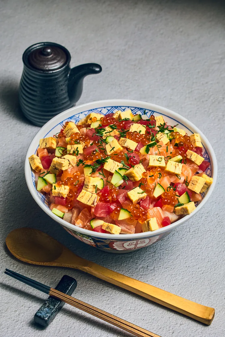 「散壽司」色彩繽紛是超人氣的一品。豊漁餐飲集團提供