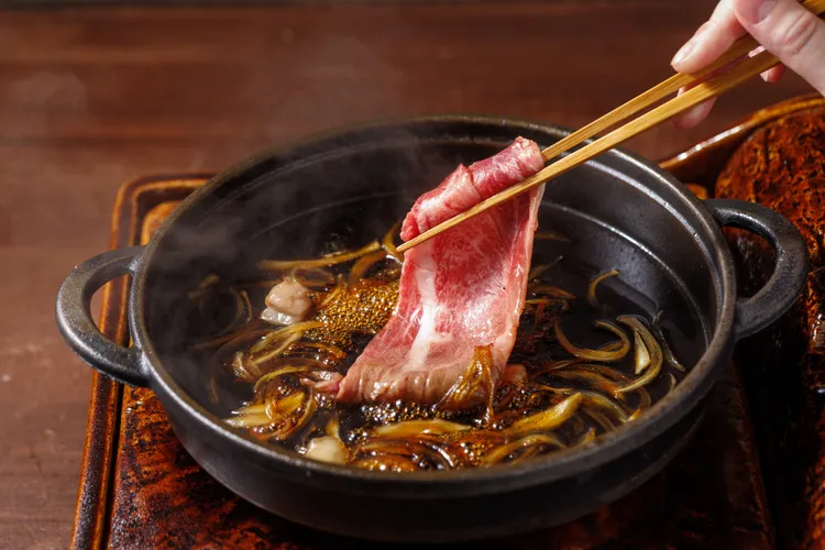 牛喜主打個人鍋關西風壽喜燒。豊漁餐飲集團提供