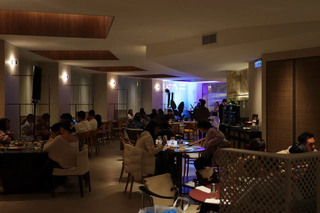 国联大饭店于板石咖啡厅举办跨年晚会，安排爵士乐现场演出，并设置大萤幕转播台北市政府前广场跨年活动。国联大饭店提供