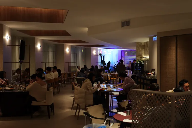 國聯大飯店於板石咖啡廳舉辦跨年晚會，安排爵士樂現場演出，並設置大螢幕轉播臺北市政府前廣場跨年活動。國聯大飯店提供