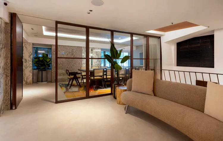 國聯大飯店提供私密雅致的會議廳，讓賓客於專屬空間中享受熱烈的跨年氛圍，共可容納至多12人。國聯大飯店提供