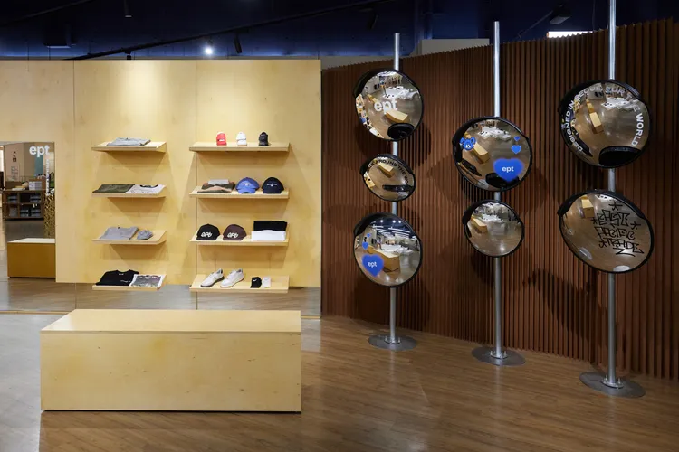 快閃店以品牌塗鴉角色NIBBLE打造鏡面自拍區。品牌提供