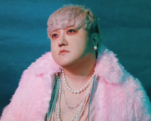 TRASH葵刚脱了！裸上身自信秀不完美　认：曾有外貌、身材焦虑