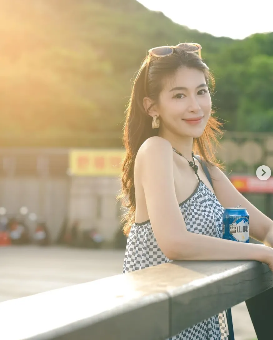 刘芩妤以亮眼外型在社群吸引关注，不少网友直呼「小草女神」。翻摄刘芩妤Instagram