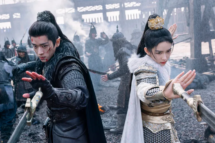 周也（右）和丞磊（左）携手征战沙场。爱尔达电视提供