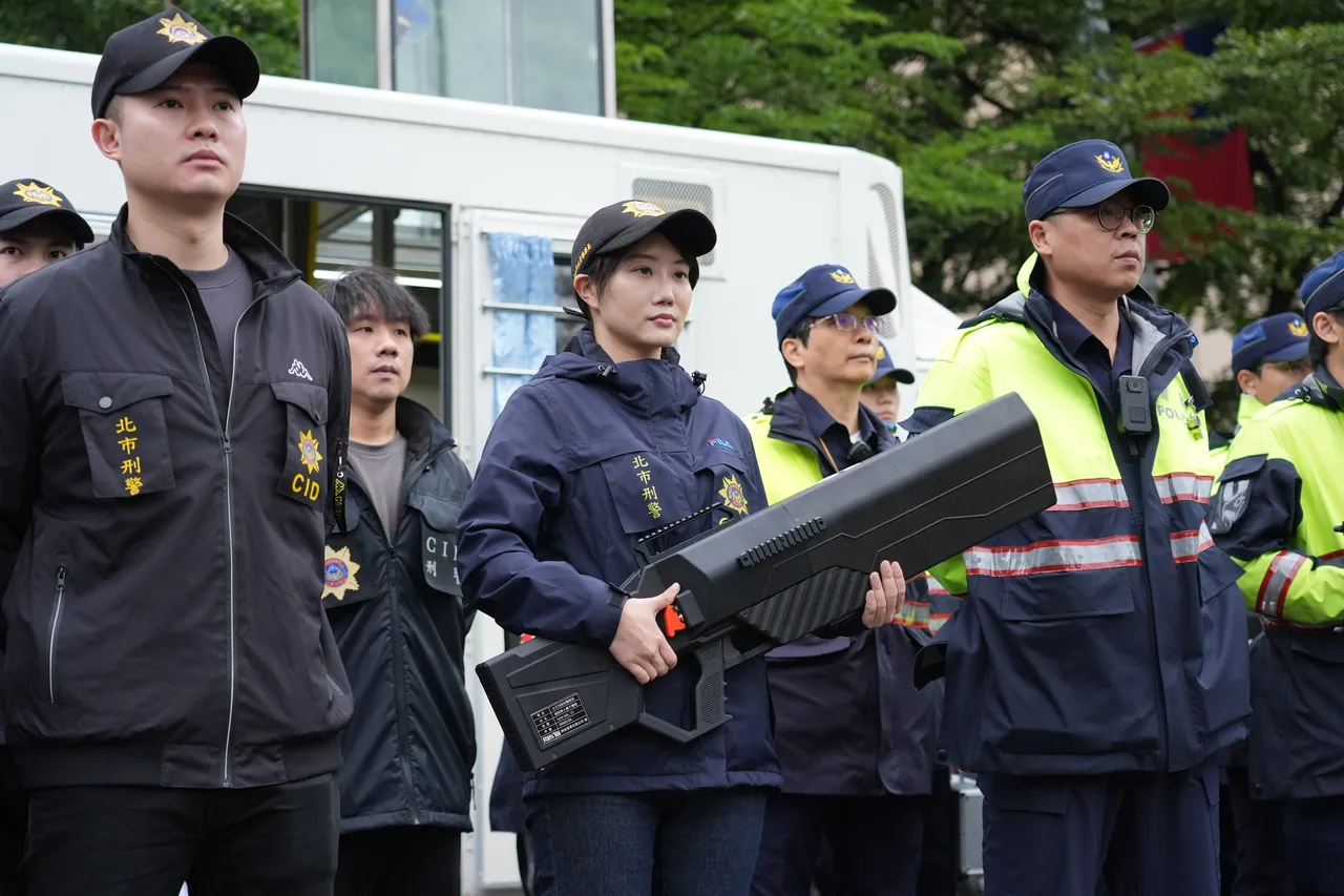 跨年夜维安勤务总计动员3014人投入。彭欣伟摄