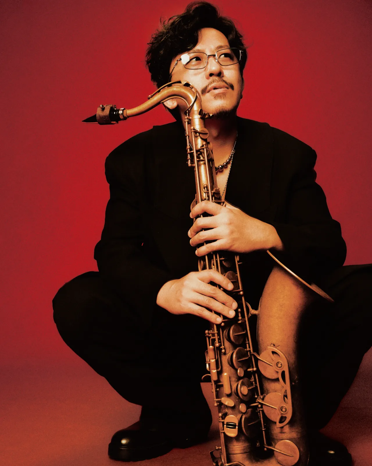 高雄场嘉宾之一、萨克斯风手谢明谚，将与声子虫带来专辑同名曲目《遗心病》。黯马音乐提供。