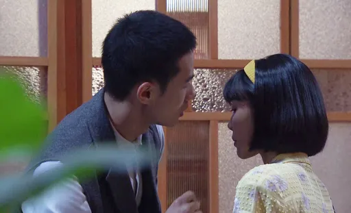 已婚男星与女星当街「亲密接触」　被目睹变成邻居八卦　