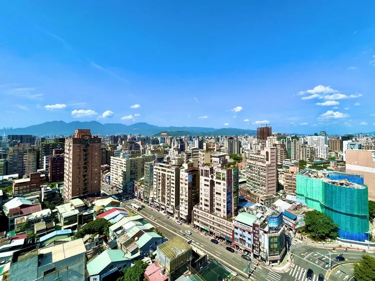 台北市大同区因建商多推出低总价的小宅新案，2025年1-9月的预售交易量较去年同期有所成长，增幅名列第二。永庆房产集团提供