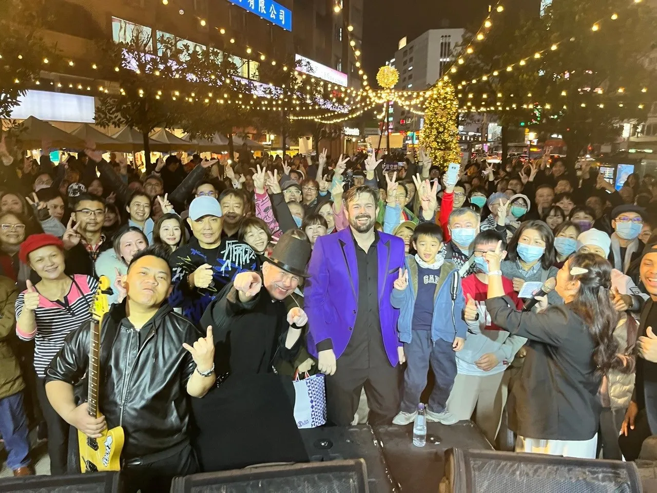 东区顶好广场以「节奏不关机」为主题。图为2025跨年晚会多元舞台／台北市观传局提供