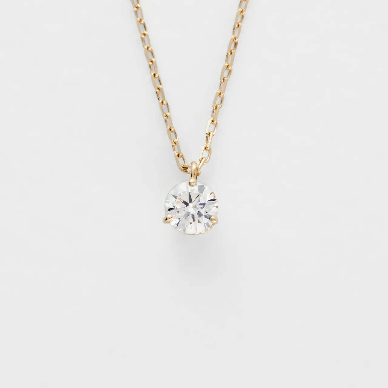 agete 14K 10分单钻项链，1万9900元。品牌提供