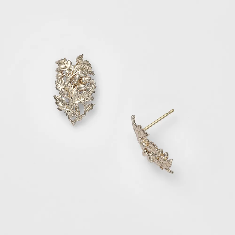 agete橡果雕刻耳环，1万500元。品牌提供