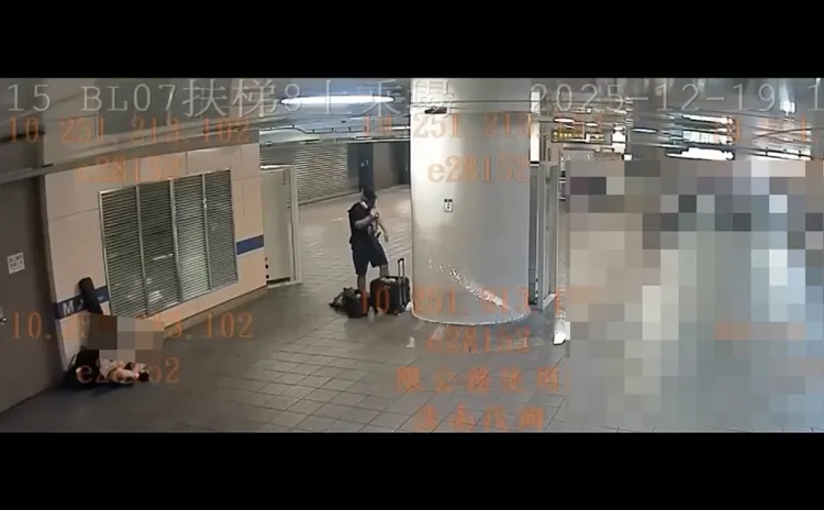 張文在台北車站丟擲煙霧彈。翻攝畫面