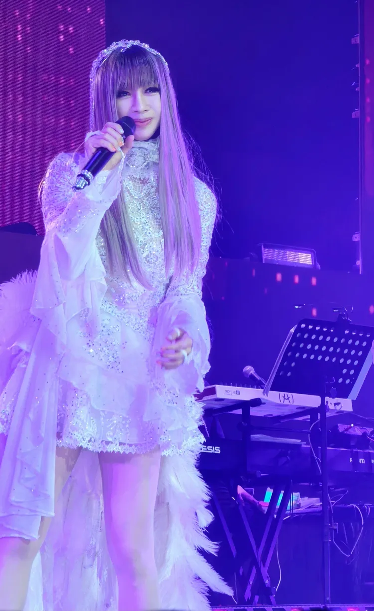 鍾潔希深情款款地演繹歌曲。星音符製作提供