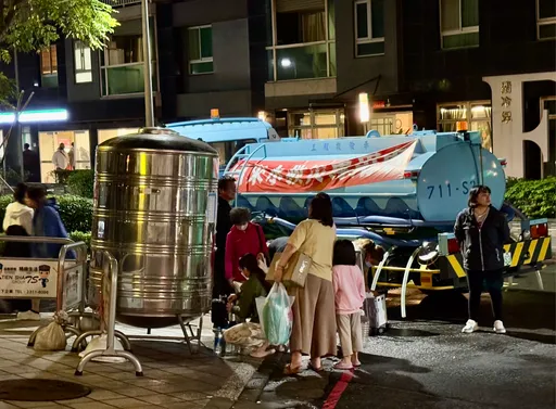 淡水6萬人週末無預警停水！黃國昌：淡水人自嘲「已學會用貓砂」