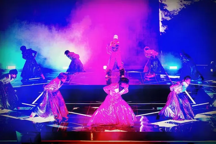 濱崎步和舞者展現專業精神。翻攝濱崎步臉書