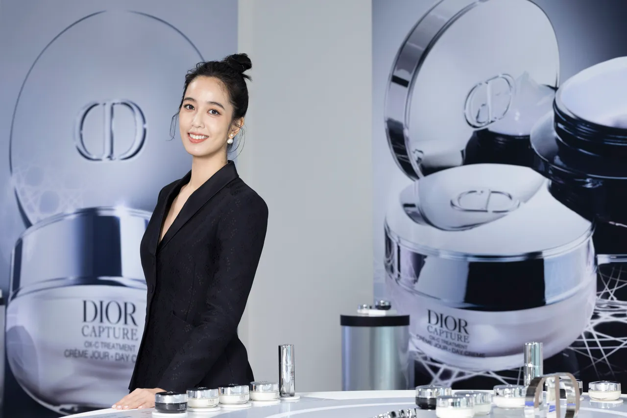 Dior逆時活氧系列3款日霜與晚霜，成為陳庭妮的保養神隊友。