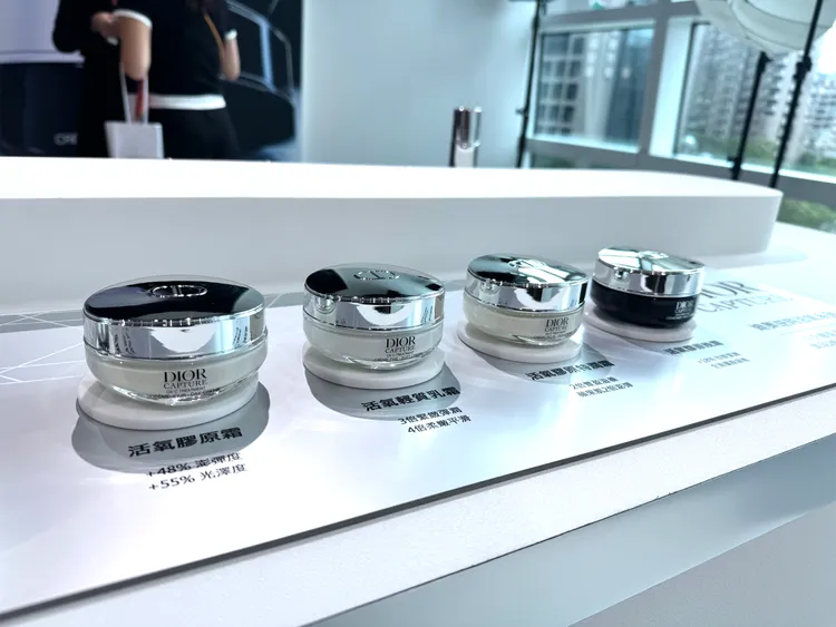 Dior逆時活氧系列推出全新晚霜，以及兩款全新質地日霜。張家玲攝