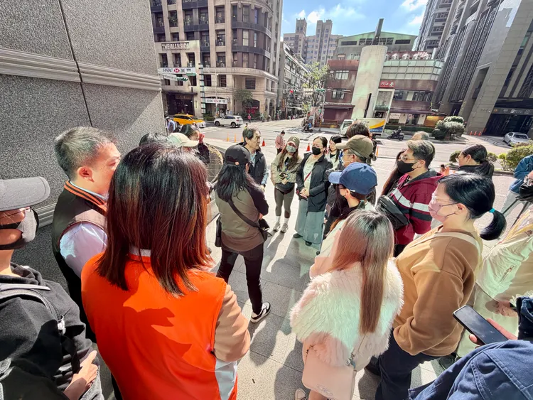 「點22」聲稱公司破產無法正常發給薪資及資遣費及6%退休金，但4家分店仍在營業。翻攝畫面