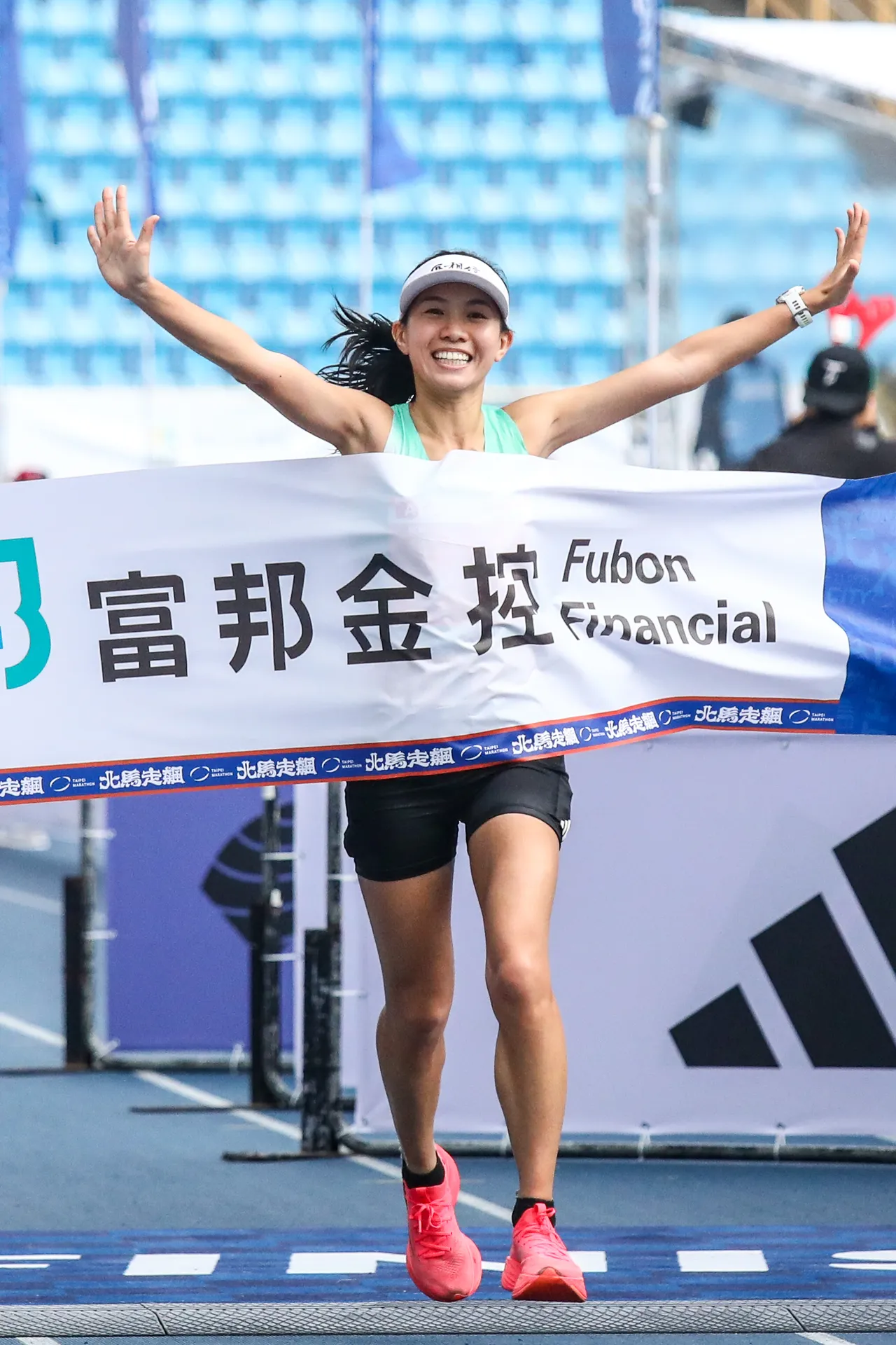 国内女子组张芷瑄封后。大汉行销