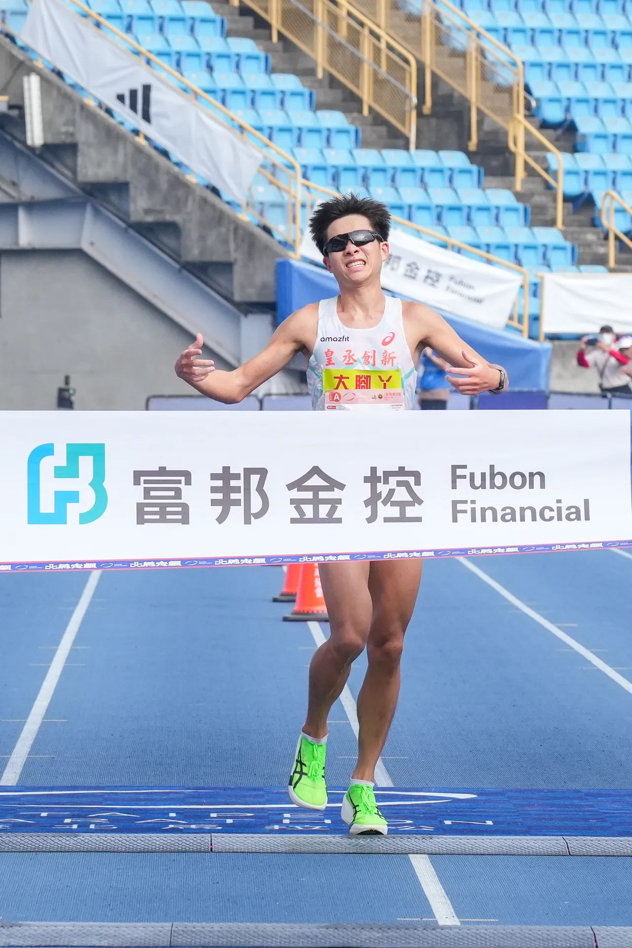 国内男子组施育佐夺冠。大汉行销