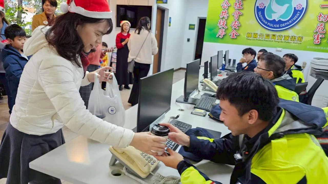 送咖啡和餐点。桃园警分局提供