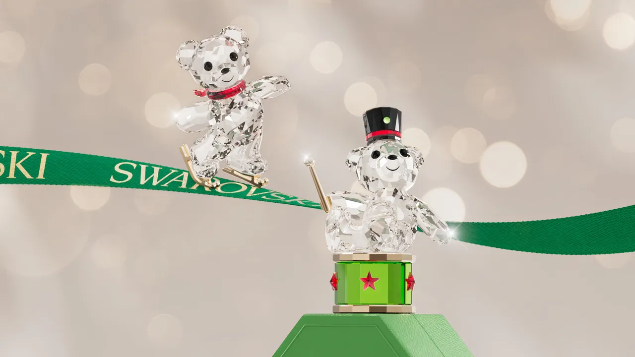 SWAROVSKI圣诞系列的摆饰以童趣形象唤起人们对童年冬日的纯真好奇。品牌提供