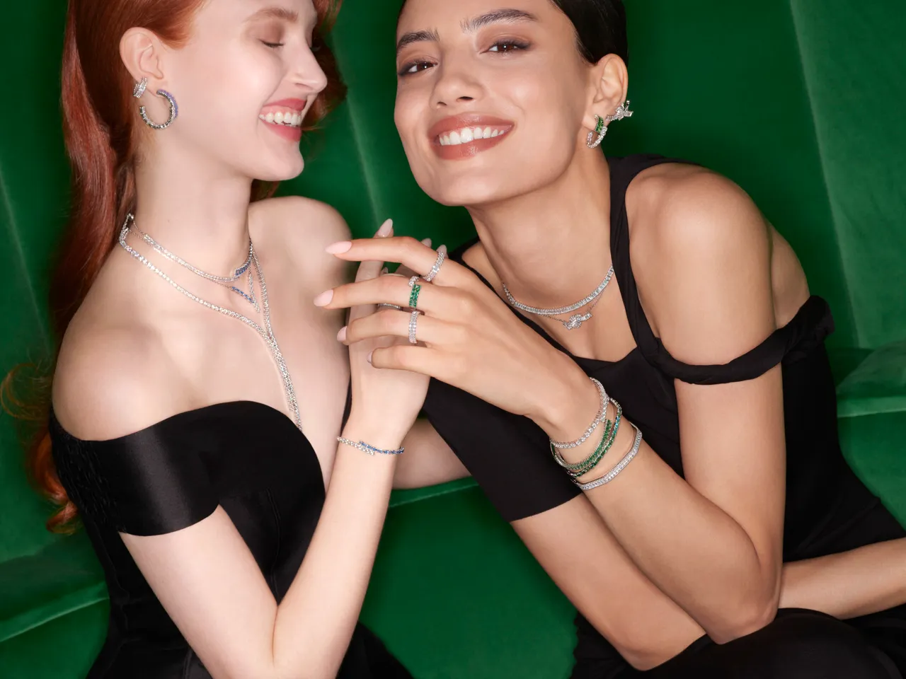 SWAROVSKI圣诞系列运用Matrix系列、Constella系列首饰散发出璀璨光芒。品牌提供
