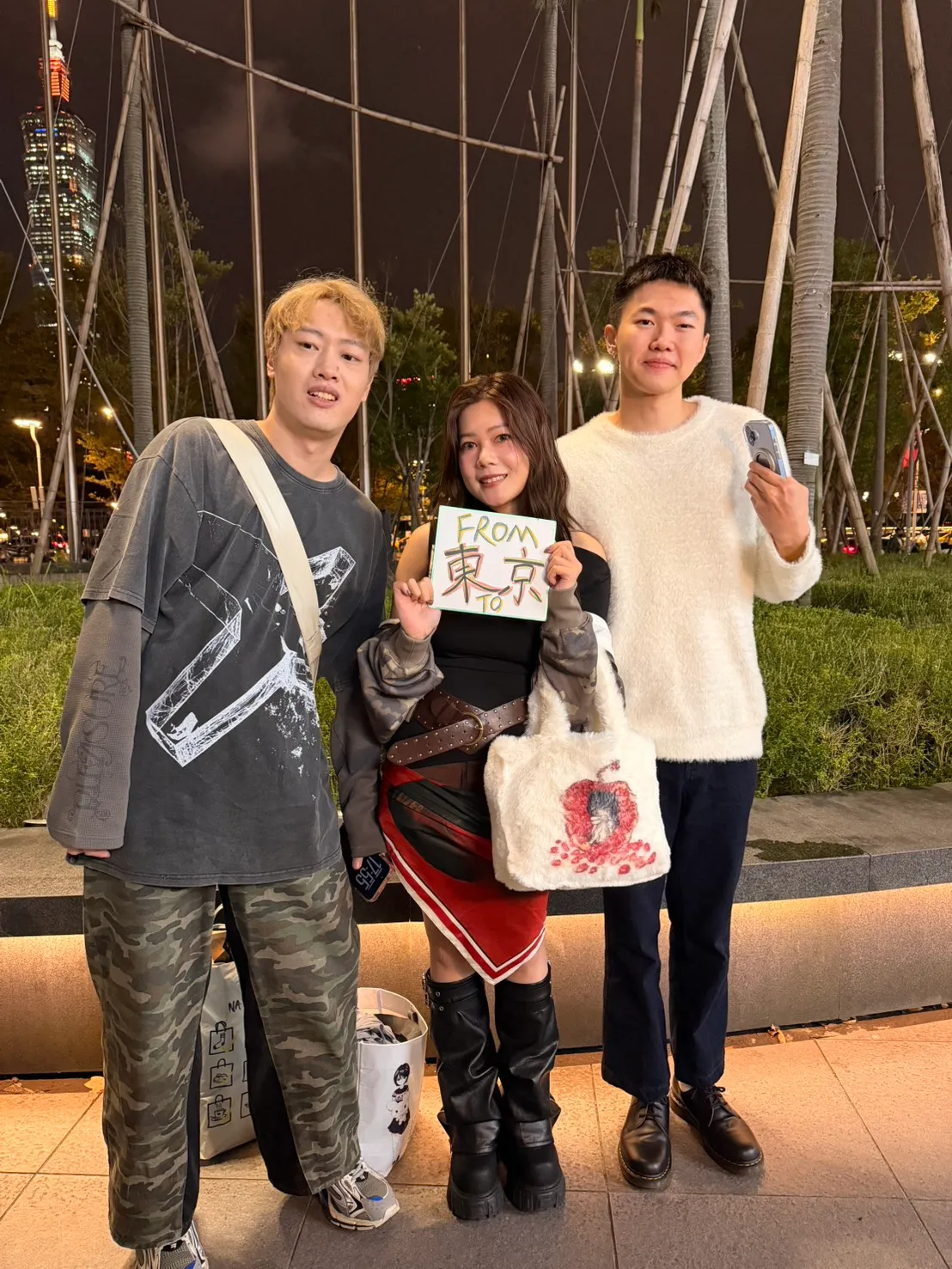 蔡依林的粉丝Luca特别从日本来台，一口气买了3场天后的门票。林丞伟摄