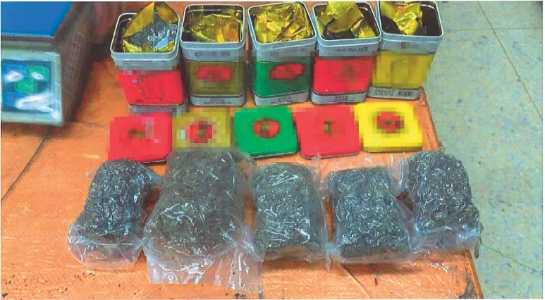 警方在泰国知名的茶叶罐内发现大麻毒品。翻摄照片