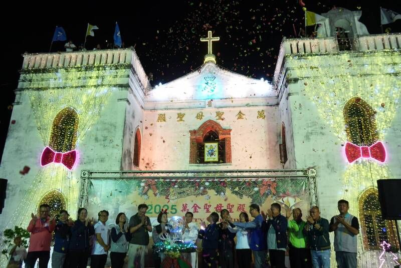 屏東萬金聖母聖殿點燈 164年歷史聖誕氣氛濃